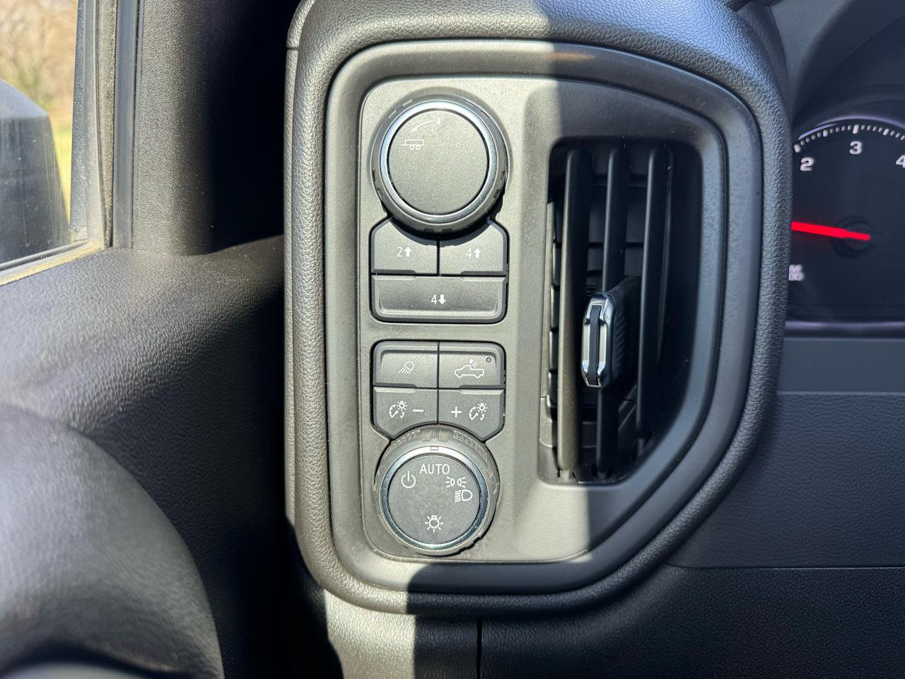 Chevrolet Silverado 2500HD 4WD Crew Cab 159" Custom 2024