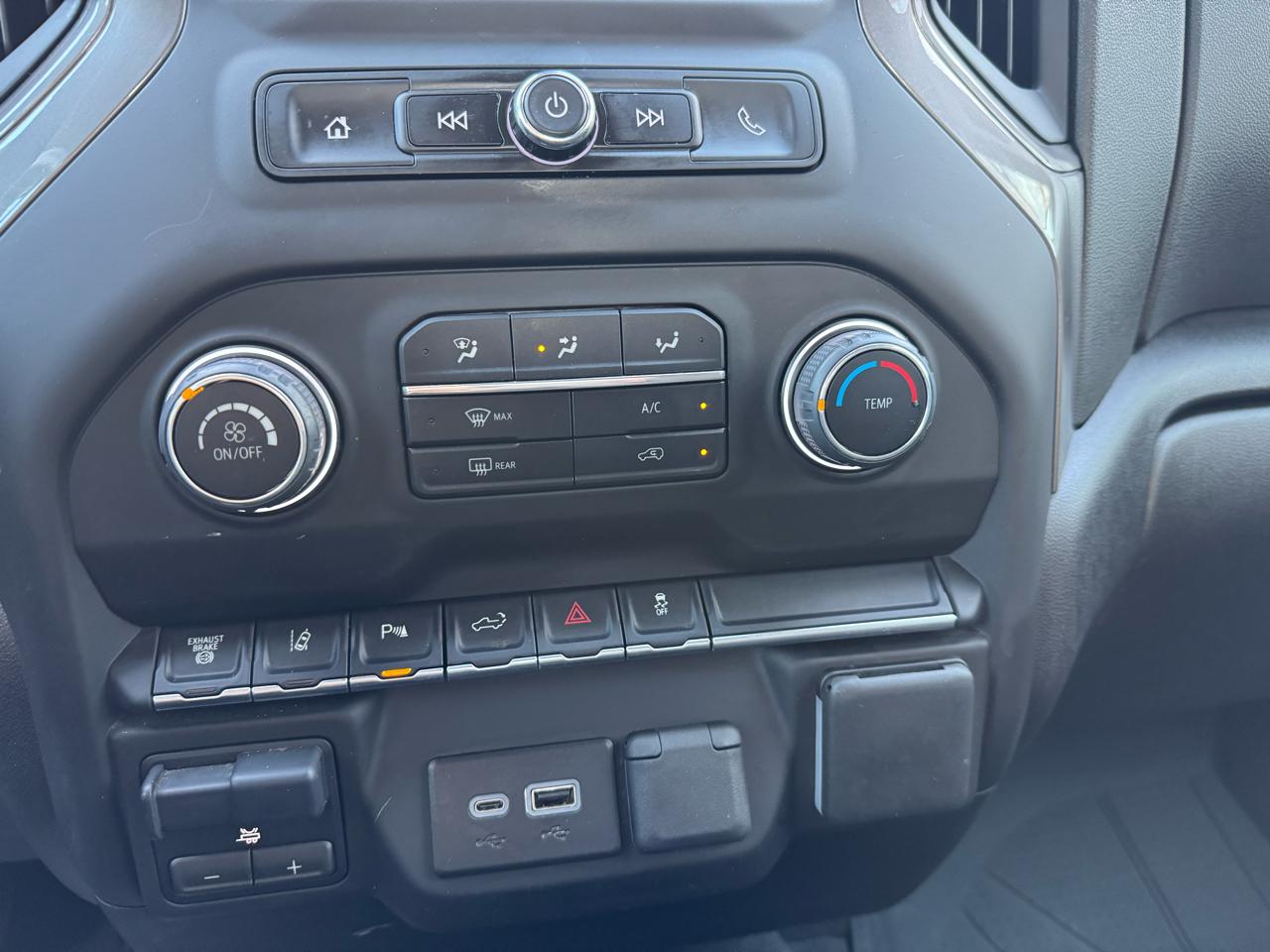 Chevrolet Silverado 2500HD 4WD Crew Cab 159" Custom 2024