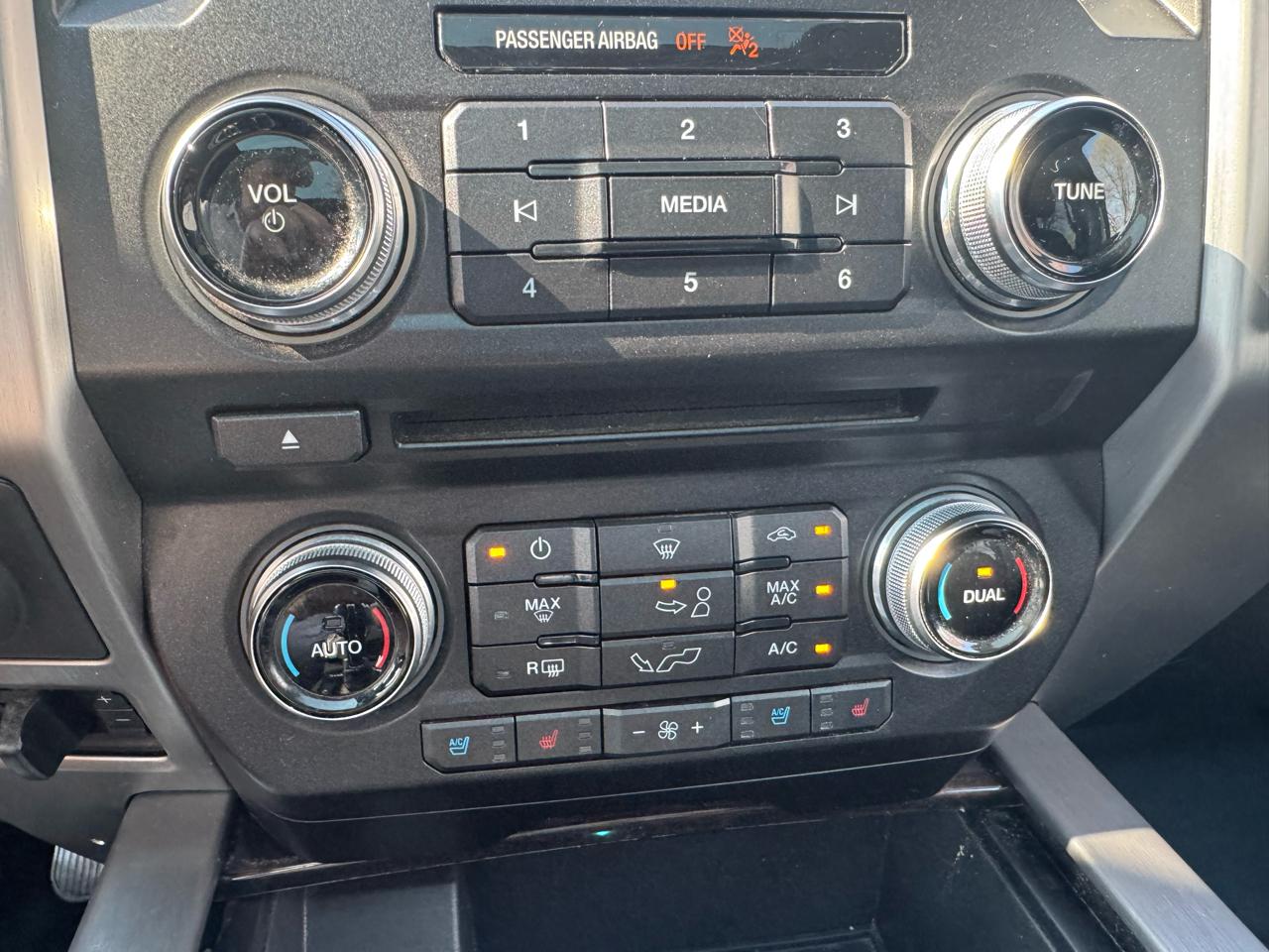 Ford F-150 Platinum 4WD SuperCrew 5.5' Box 2017