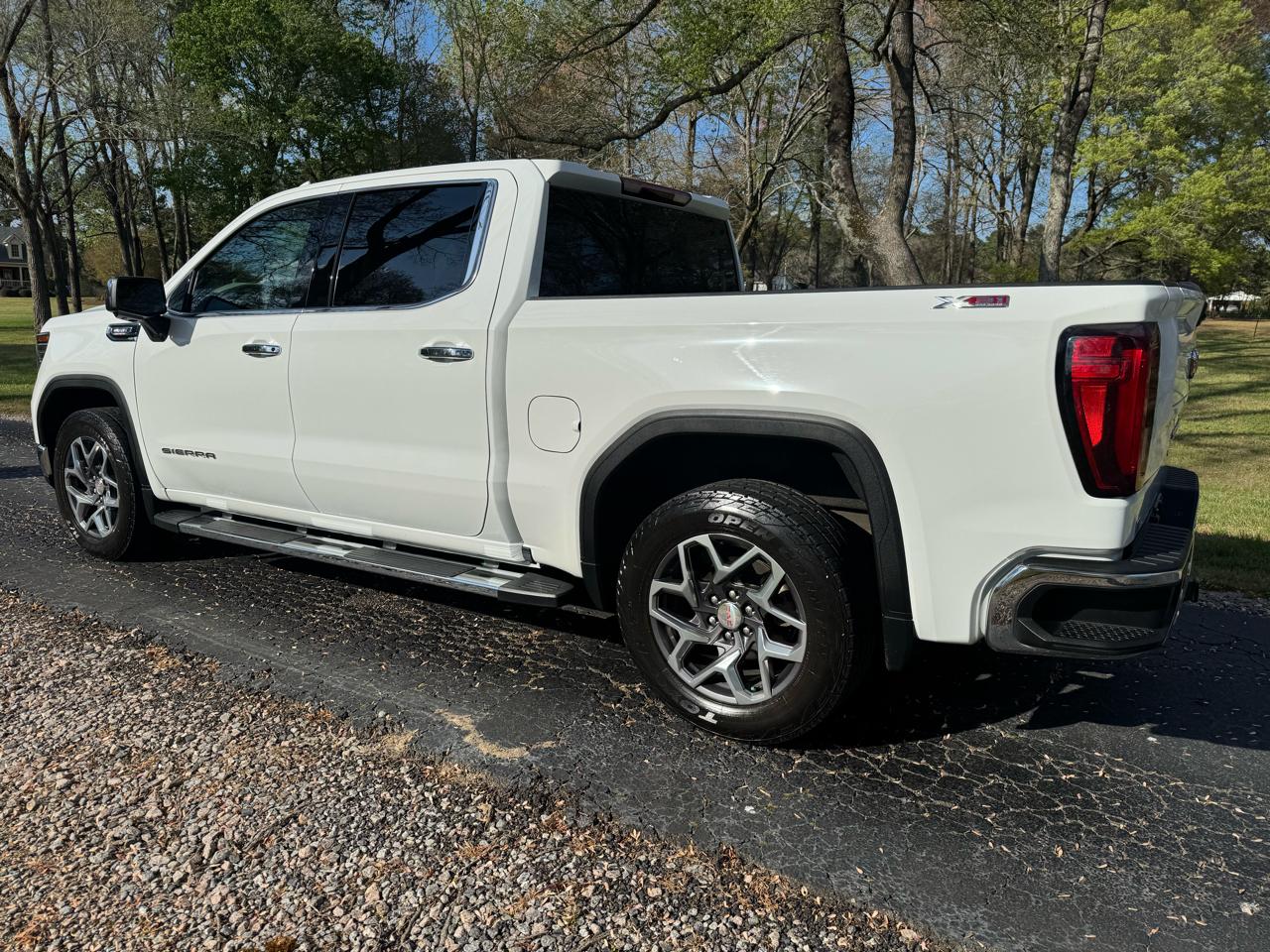 GMC Sierra 1500 4WD Crew Cab 147" SLT 2022