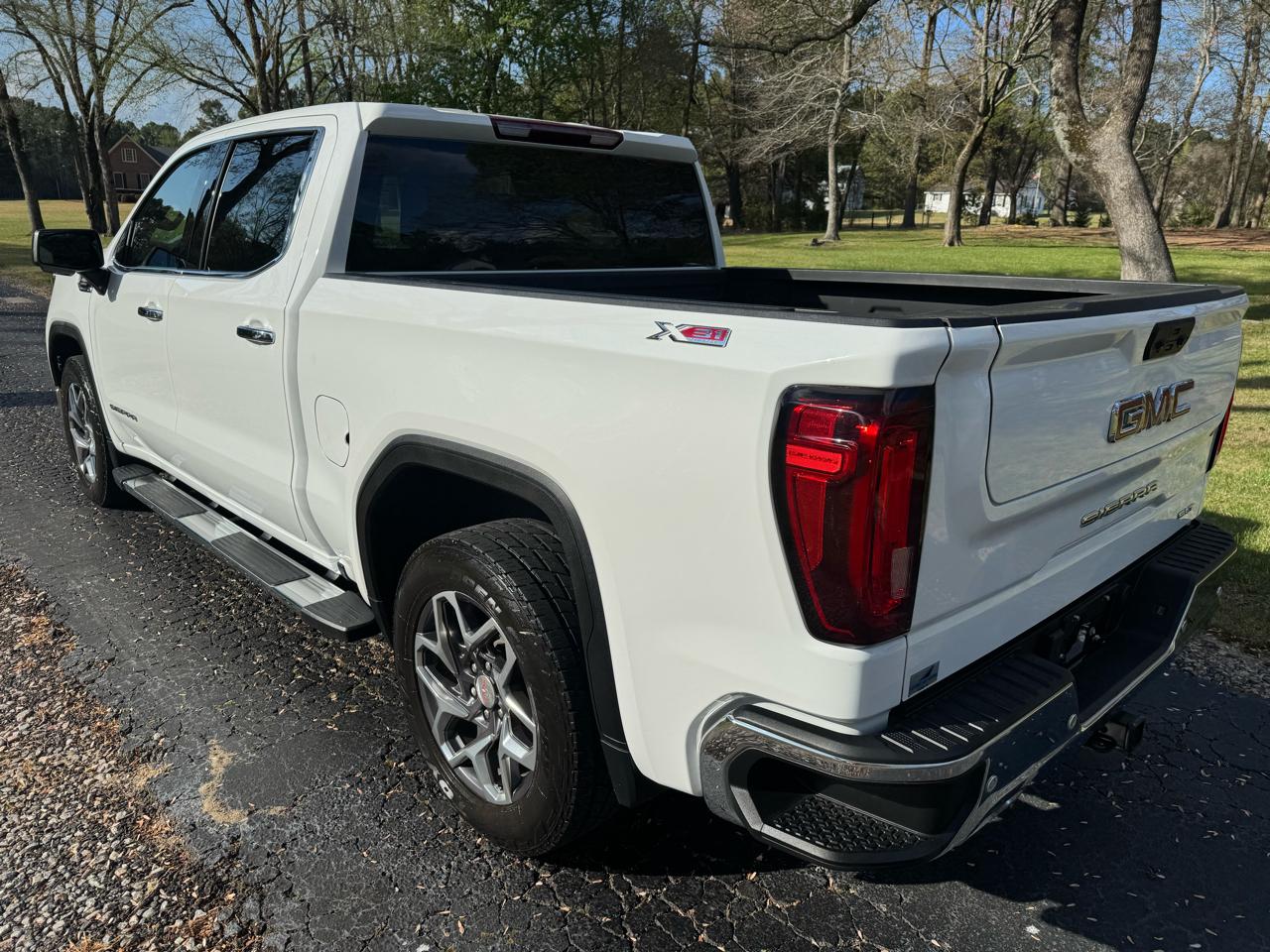GMC Sierra 1500 4WD Crew Cab 147" SLT 2022