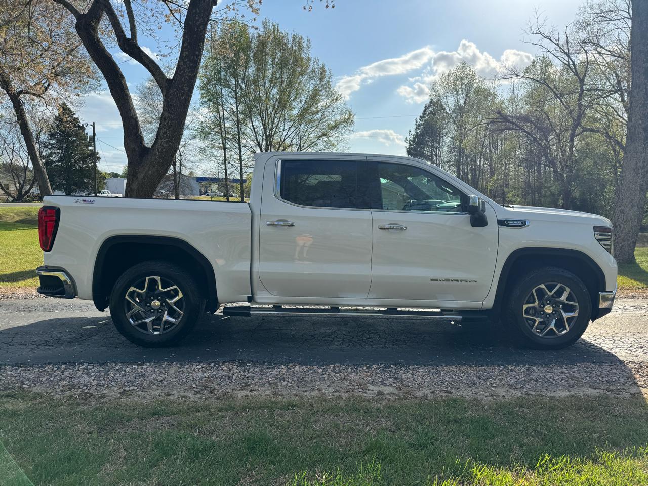 GMC Sierra 1500 4WD Crew Cab 147" SLT 2022