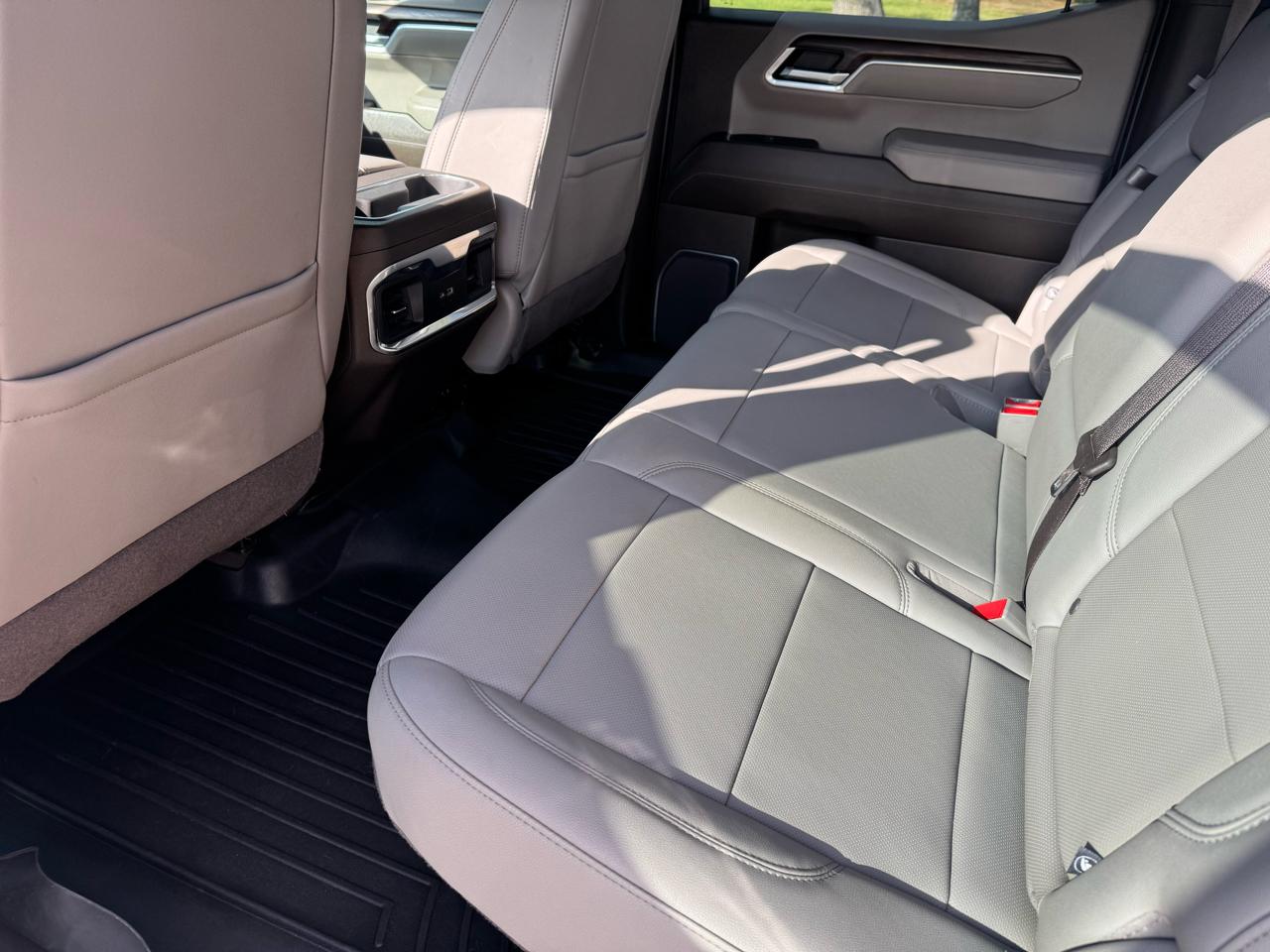 GMC Sierra 1500 4WD Crew Cab 147" SLT 2022