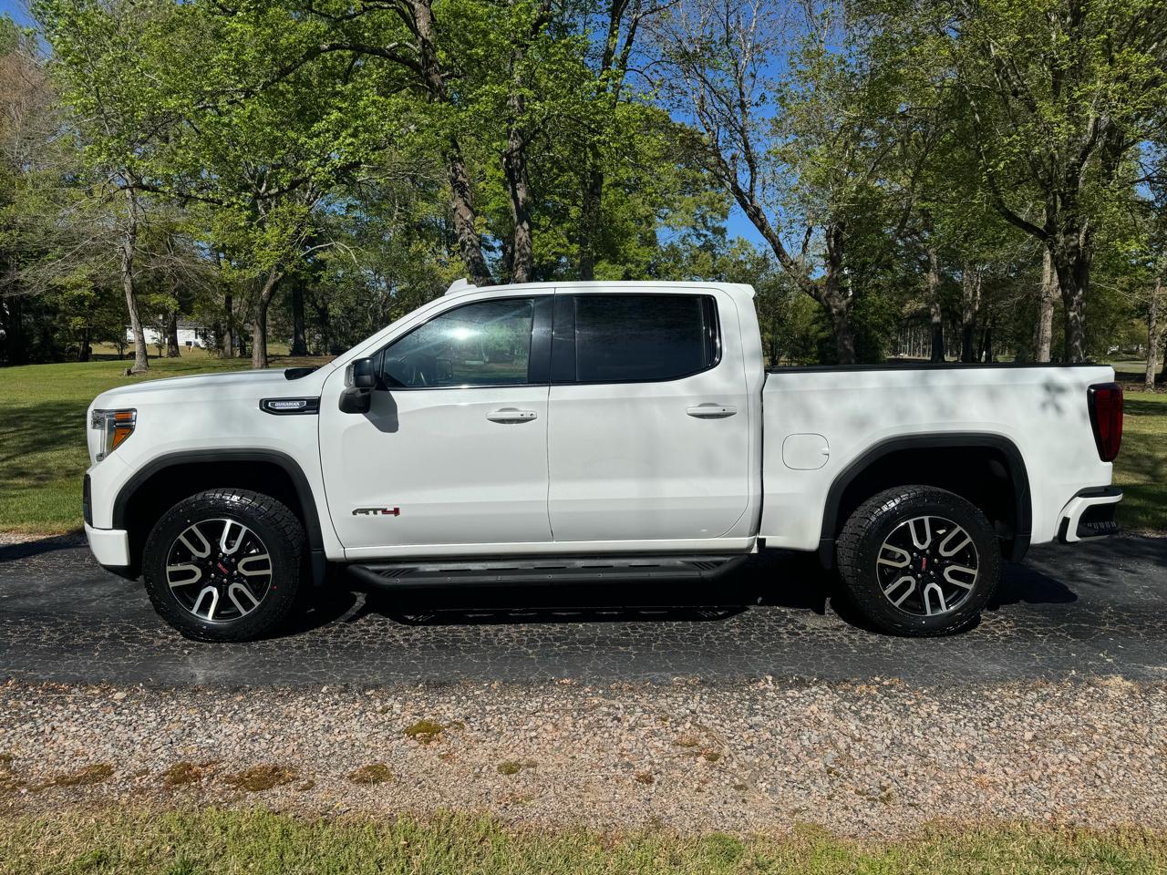 GMC Sierra 1500 4WD Crew Cab 147" AT4 2021