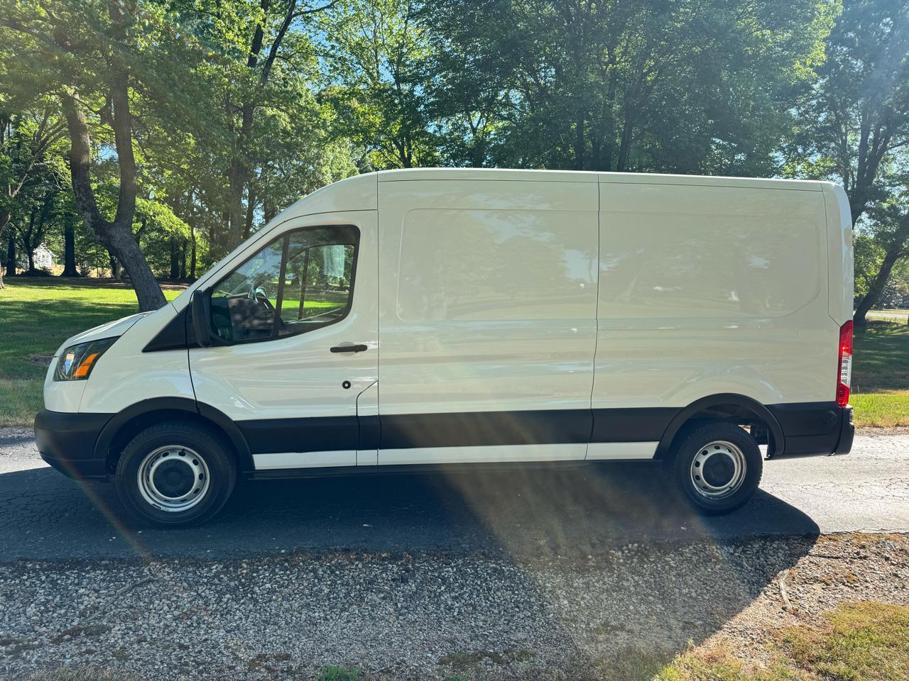 Ford Transit Van T-250 148" Med Rf 9000 GVWR Sliding RH Dr 2019