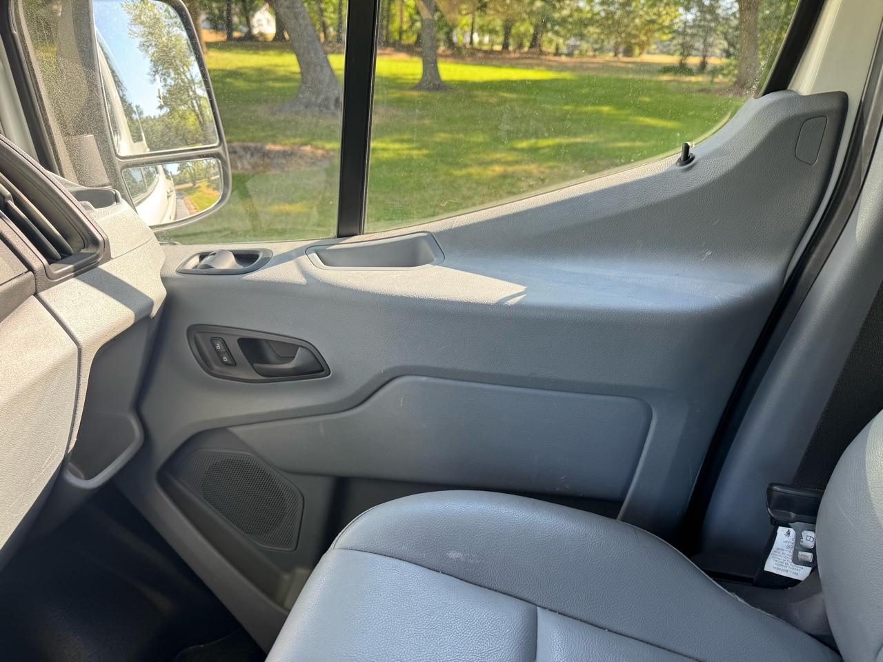 Ford Transit Van T-250 148" Med Rf 9000 GVWR Sliding RH Dr 2019