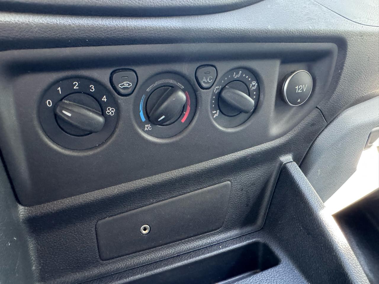 Ford Transit Van T-250 148" Med Rf 9000 GVWR Sliding RH Dr 2019