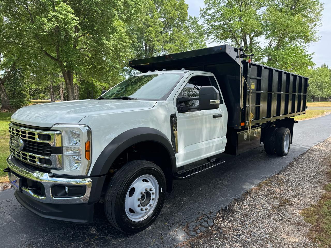 Ford Super Duty F-550 DRW XL 4WD Reg Cab 205" WB 120" CA 2025