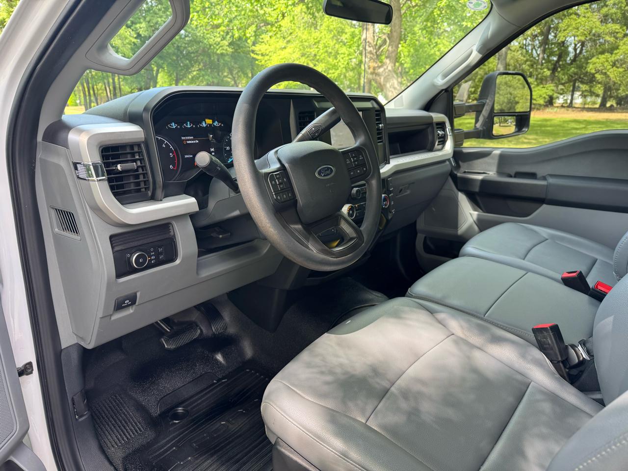 Ford Super Duty F-550 DRW XL 4WD Reg Cab 205" WB 120" CA 2025