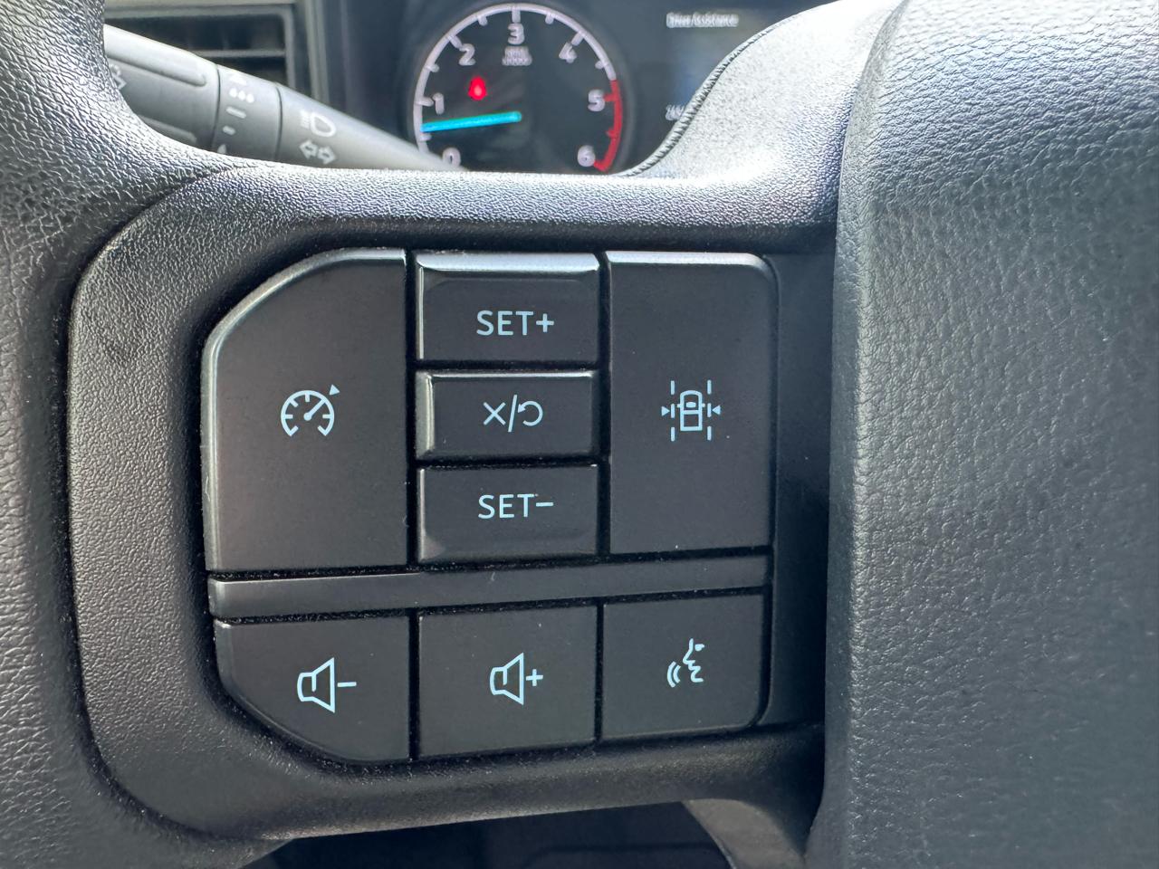 Ford Super Duty F-550 DRW XL 4WD Reg Cab 205" WB 120" CA 2025