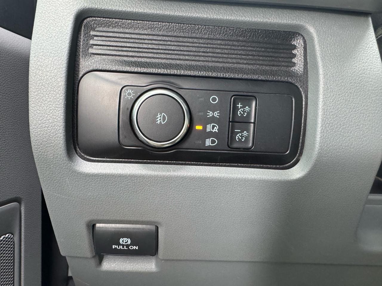 Ford Super Duty F-550 DRW XL 4WD Reg Cab 205" WB 120" CA 2025