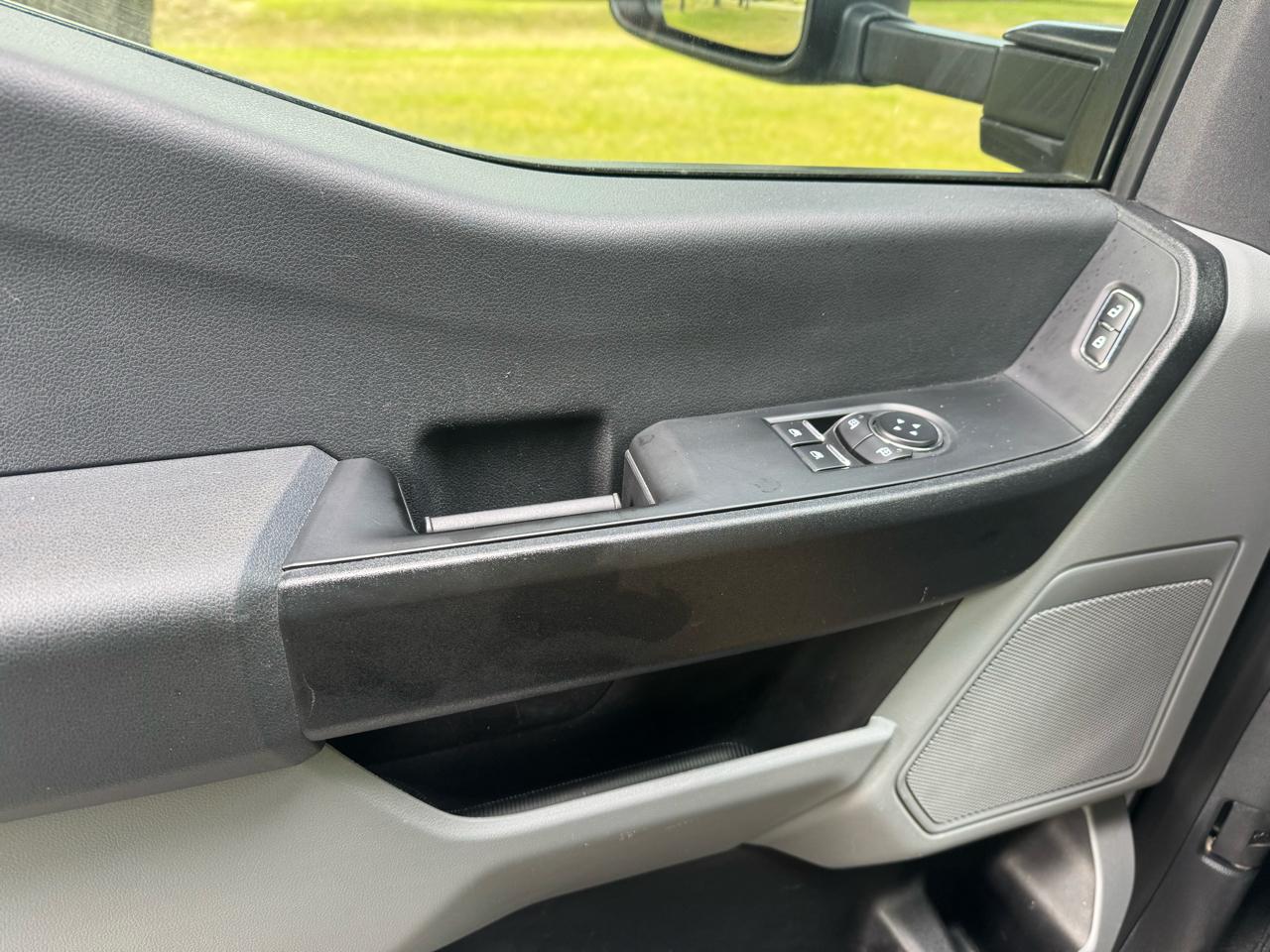 Ford Super Duty F-550 DRW XL 4WD Reg Cab 205" WB 120" CA 2025