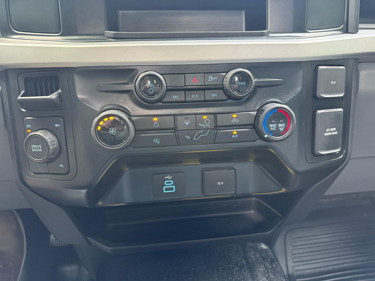 Ford Super Duty F-550 DRW XL 4WD Reg Cab 205" WB 120" CA 2025