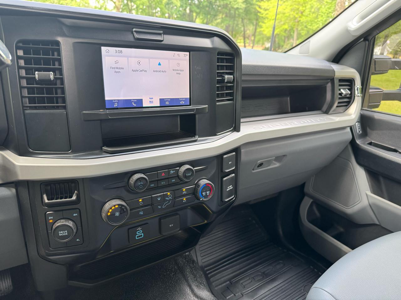 Ford Super Duty F-550 DRW XL 4WD Reg Cab 205" WB 120" CA 2025