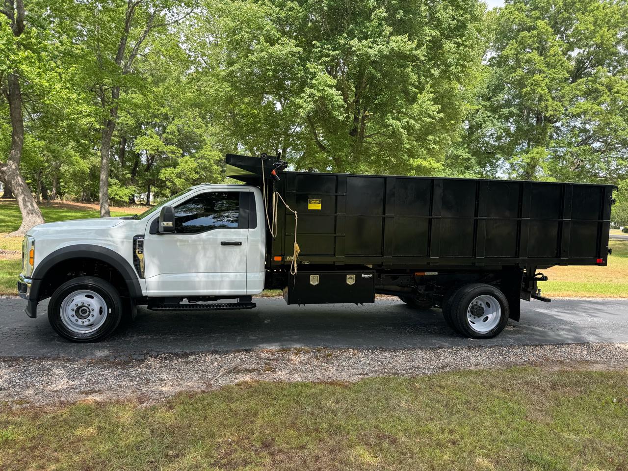 Ford Super Duty F-550 DRW XL 4WD Reg Cab 205" WB 120" CA 2025