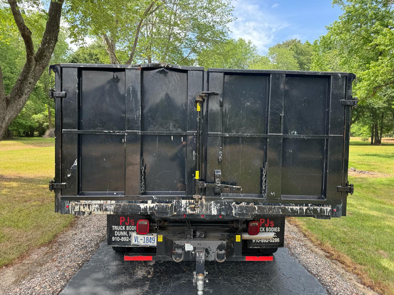 Ford Super Duty F-550 DRW XL 4WD Reg Cab 205" WB 120" CA 2025