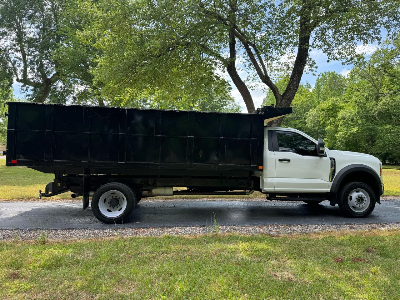 Ford Super Duty F-550 DRW XL 4WD Reg Cab 205" WB 120" CA 2025