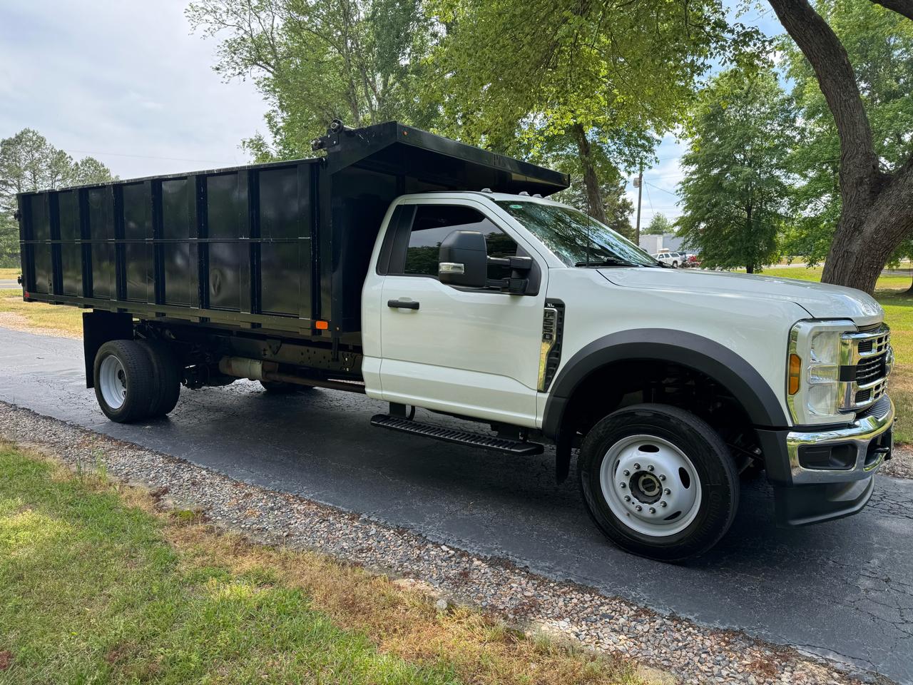 Ford Super Duty F-550 DRW XL 4WD Reg Cab 205" WB 120" CA 2025