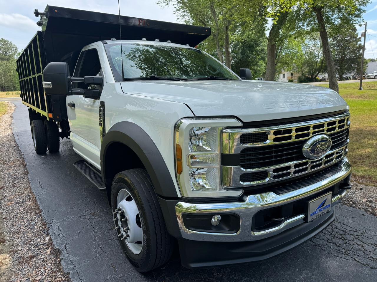 Ford Super Duty F-550 DRW XL 4WD Reg Cab 205" WB 120" CA 2025