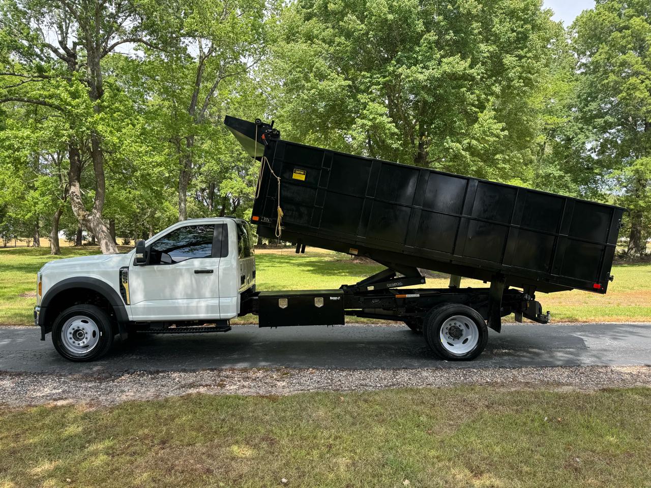 Ford Super Duty F-550 DRW XL 4WD Reg Cab 205" WB 120" CA 2025