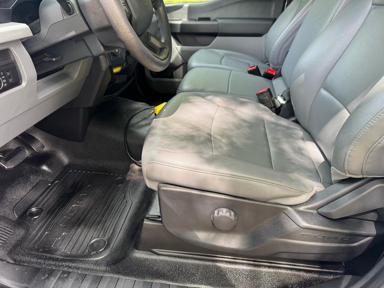 Ford Super Duty F-550 DRW XL 4WD Reg Cab 205" WB 120" CA 2025