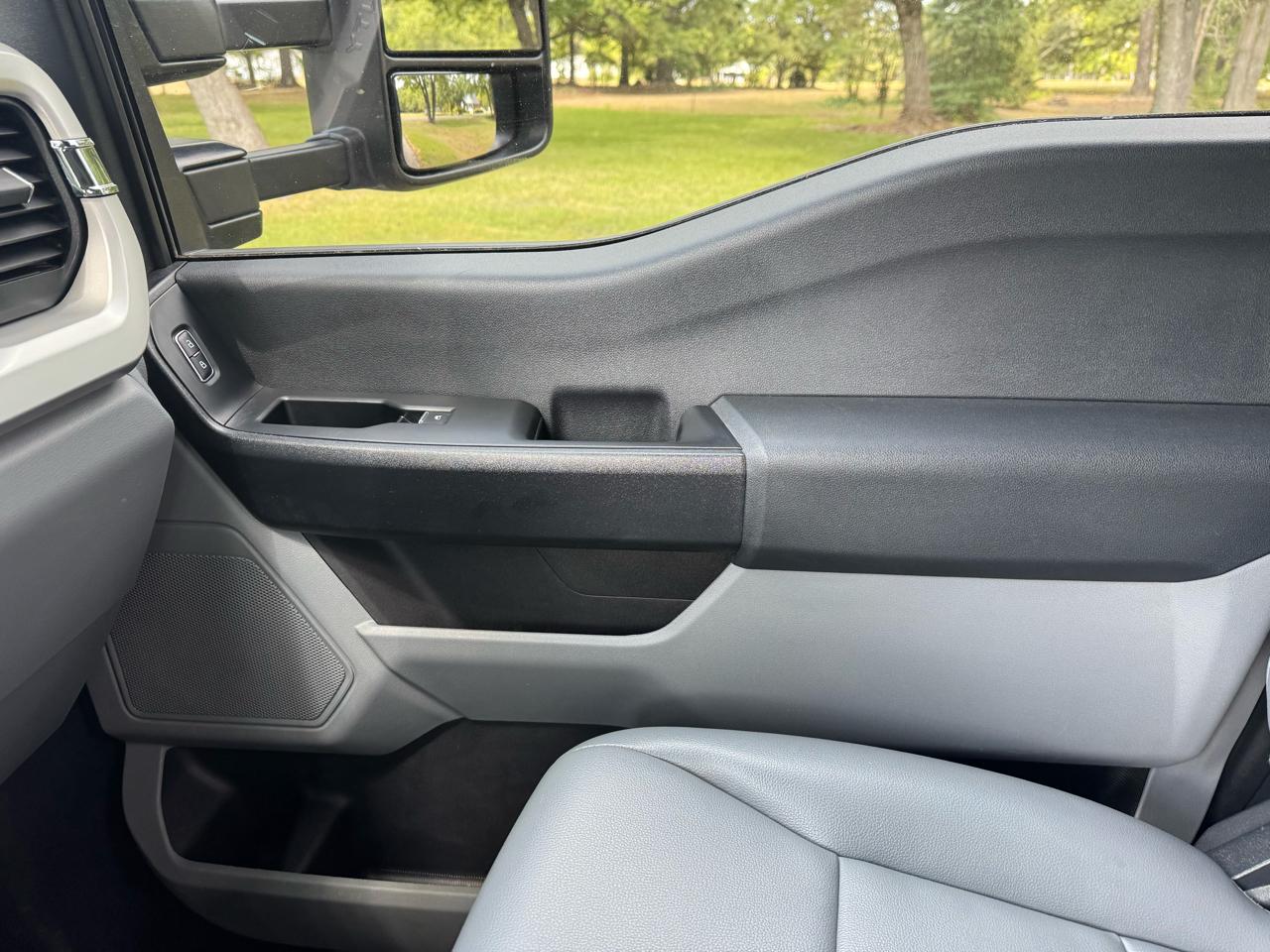 Ford Super Duty F-550 DRW XL 4WD Reg Cab 205" WB 120" CA 2025