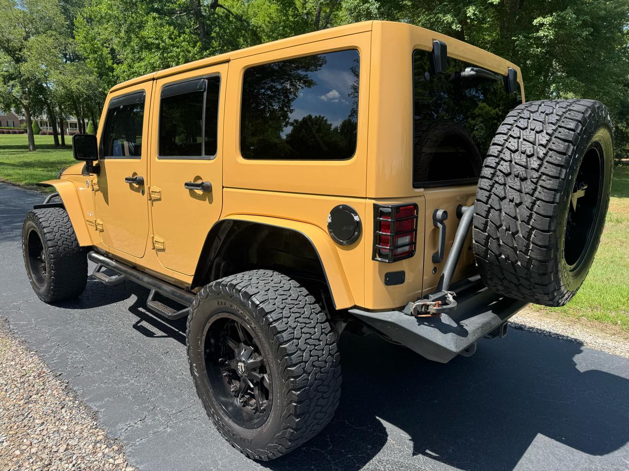 Jeep Wrangler Unlimited 4WD 4dr Sahara 2013