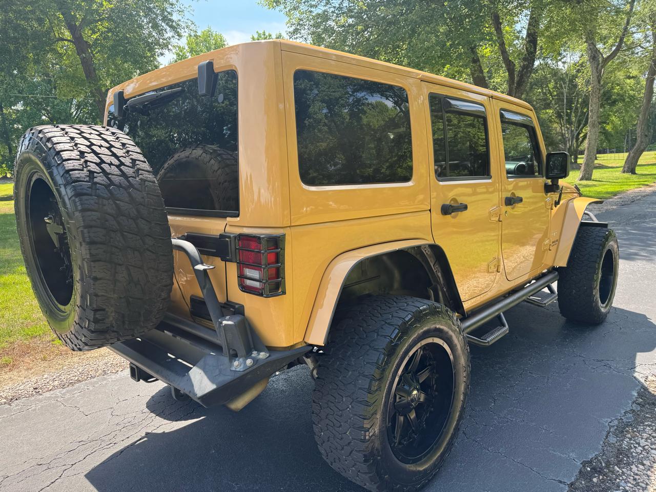 Jeep Wrangler Unlimited 4WD 4dr Sahara 2013