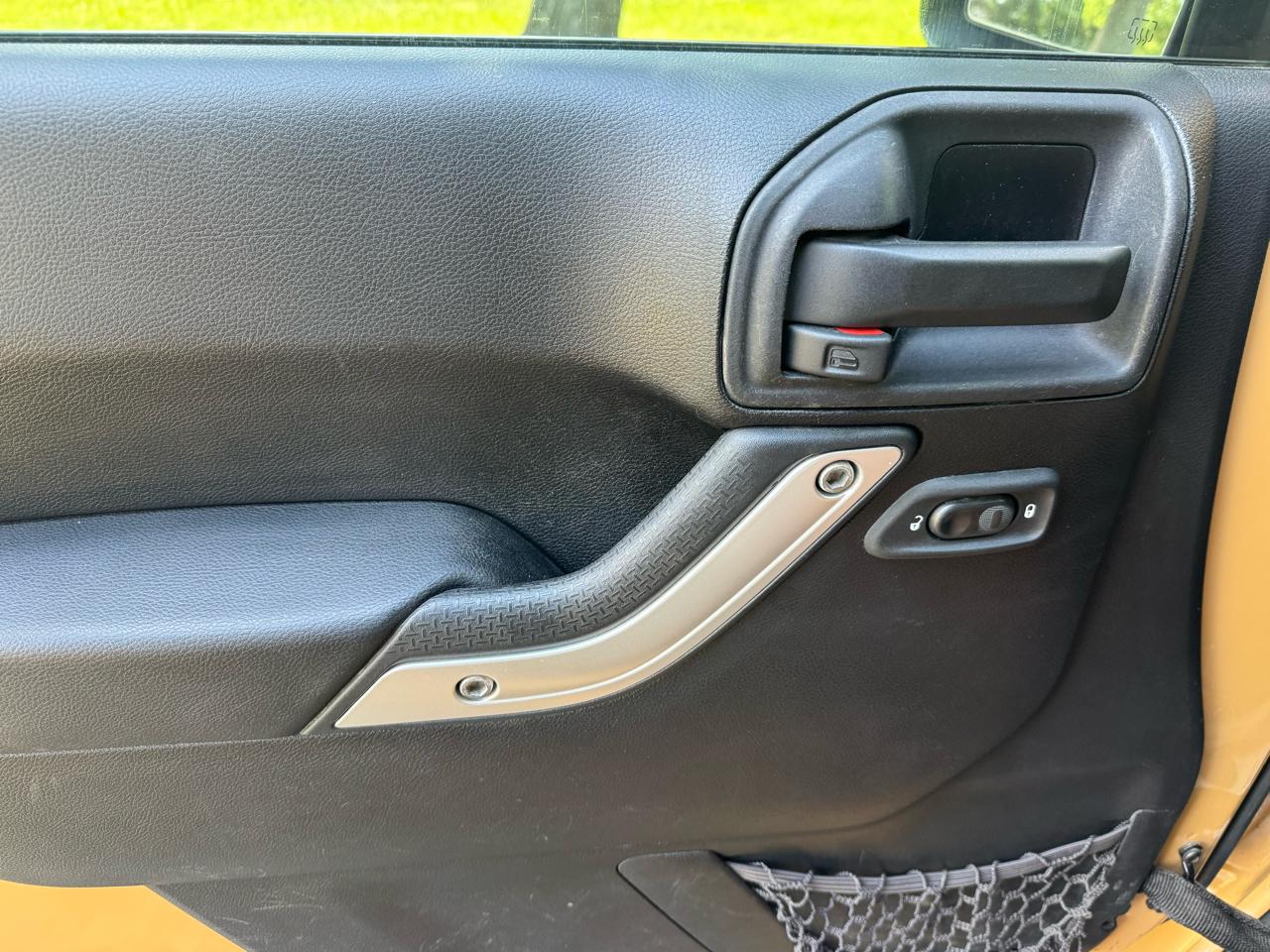 Jeep Wrangler Unlimited 4WD 4dr Sahara 2013