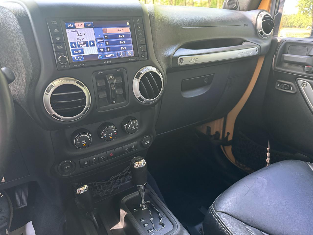 Jeep Wrangler Unlimited 4WD 4dr Sahara 2013