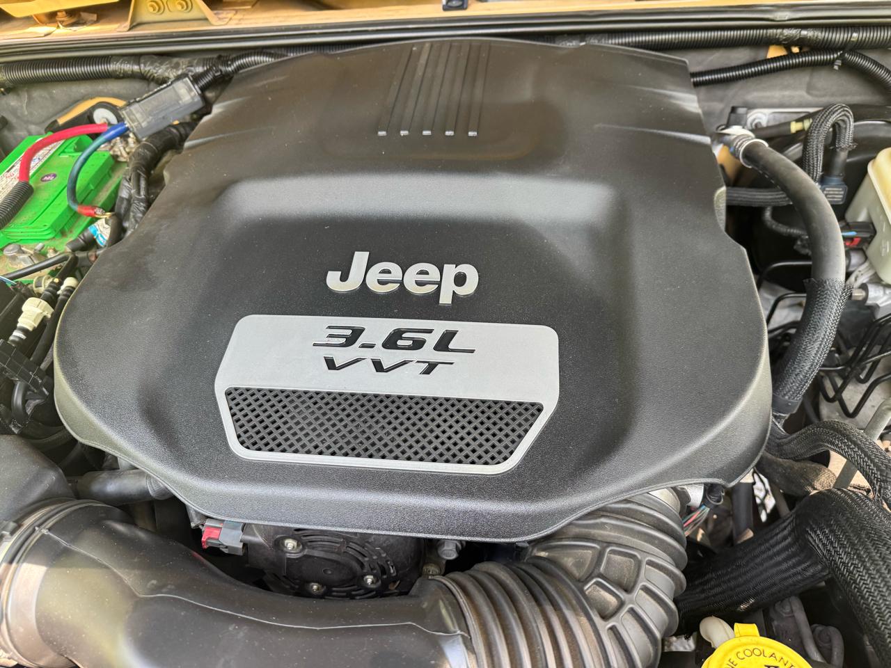 Jeep Wrangler Unlimited 4WD 4dr Sahara 2013
