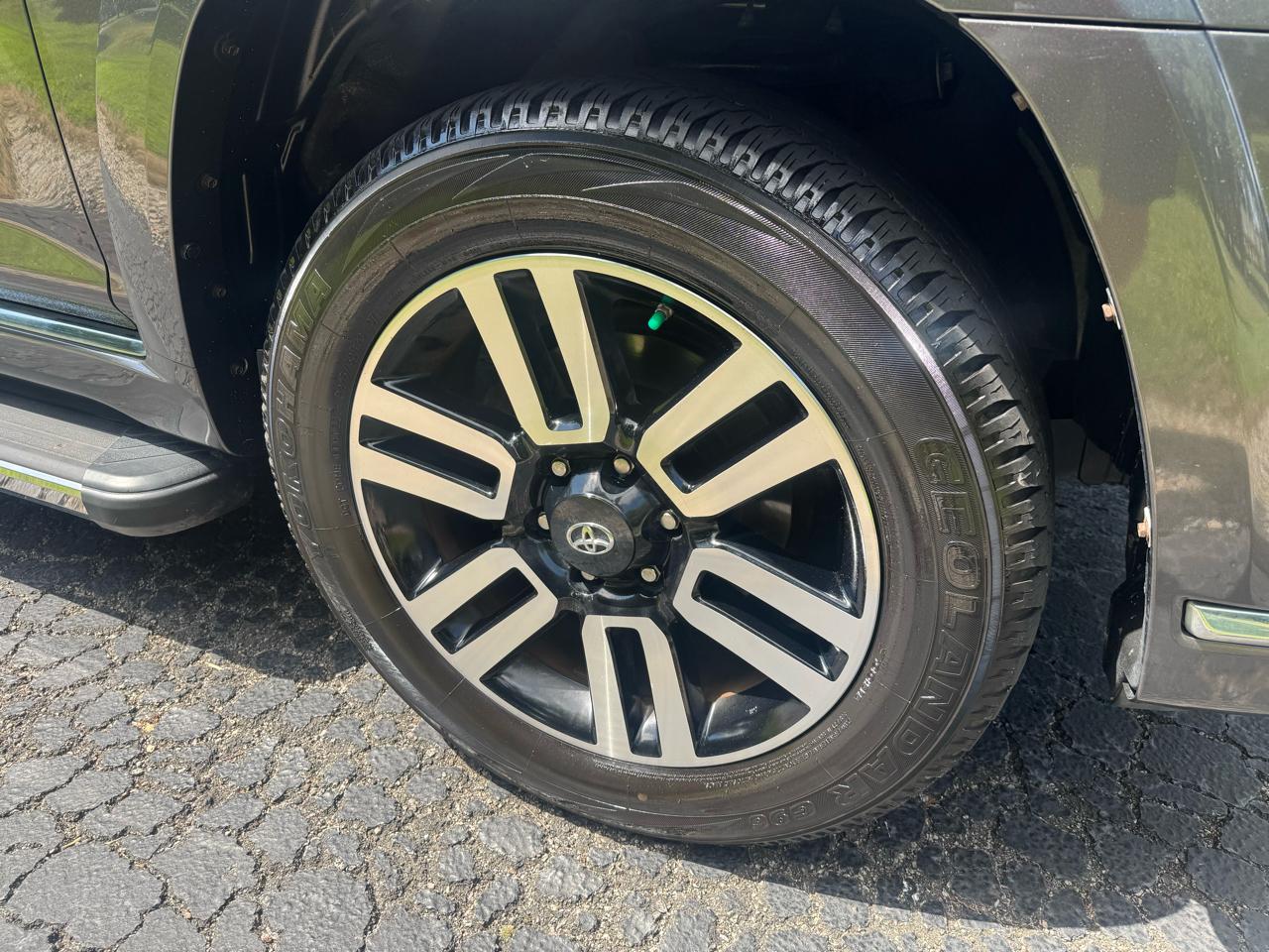 Toyota 4Runner Limited 4WD (Natl) 2017