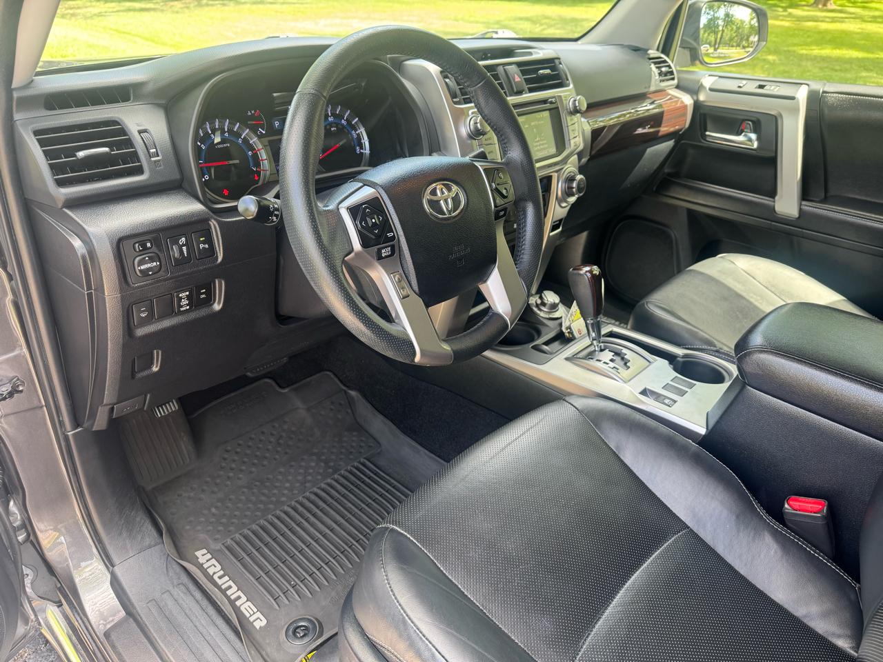 Toyota 4Runner Limited 4WD (Natl) 2017