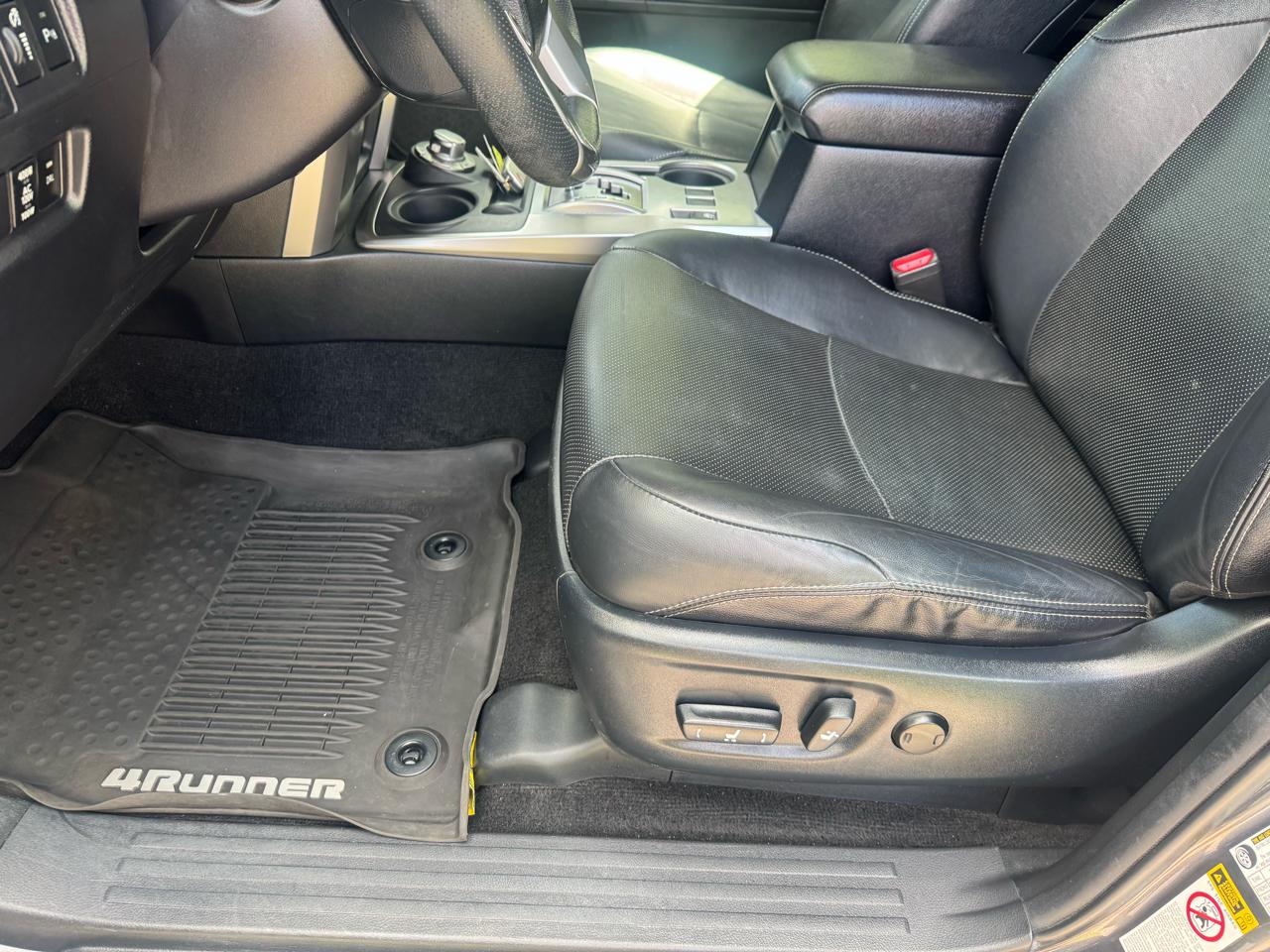 Toyota 4Runner Limited 4WD (Natl) 2017