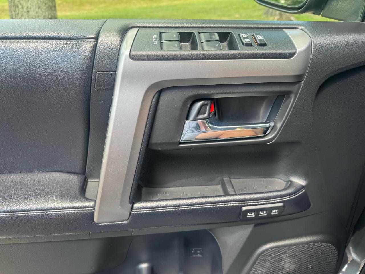 Toyota 4Runner Limited 4WD (Natl) 2017