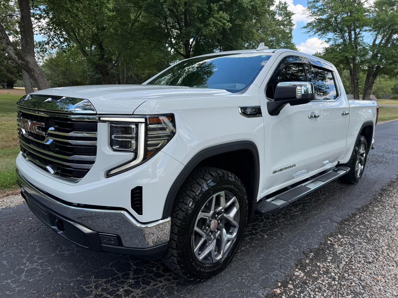 GMC Sierra 1500 4WD Crew Cab 147" SLT 2023