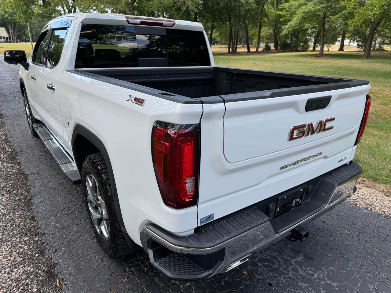 GMC Sierra 1500 4WD Crew Cab 147" SLT 2023