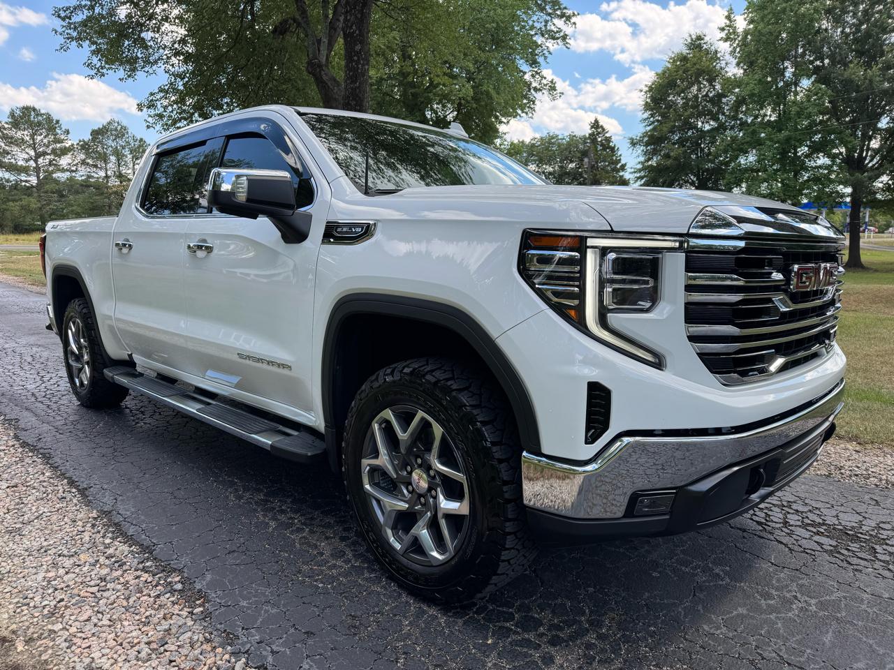 GMC Sierra 1500 4WD Crew Cab 147" SLT 2023