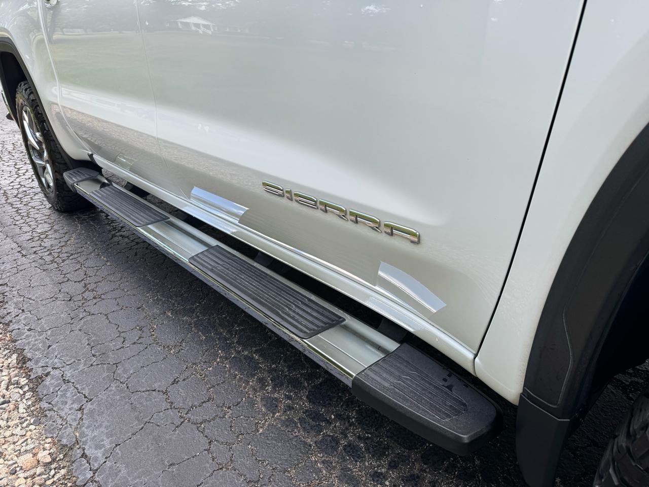 GMC Sierra 1500 4WD Crew Cab 147" SLT 2023