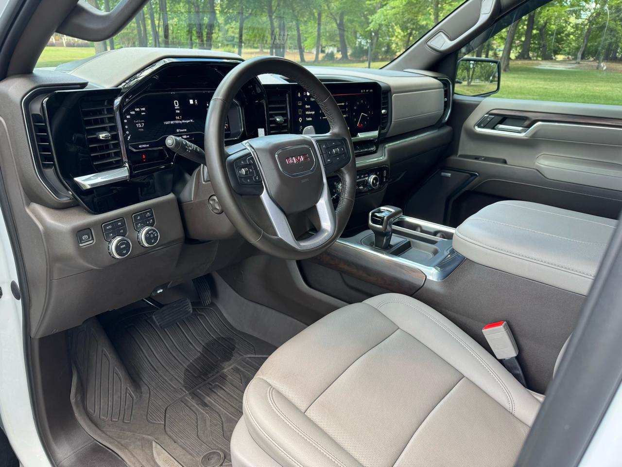 GMC Sierra 1500 4WD Crew Cab 147" SLT 2023