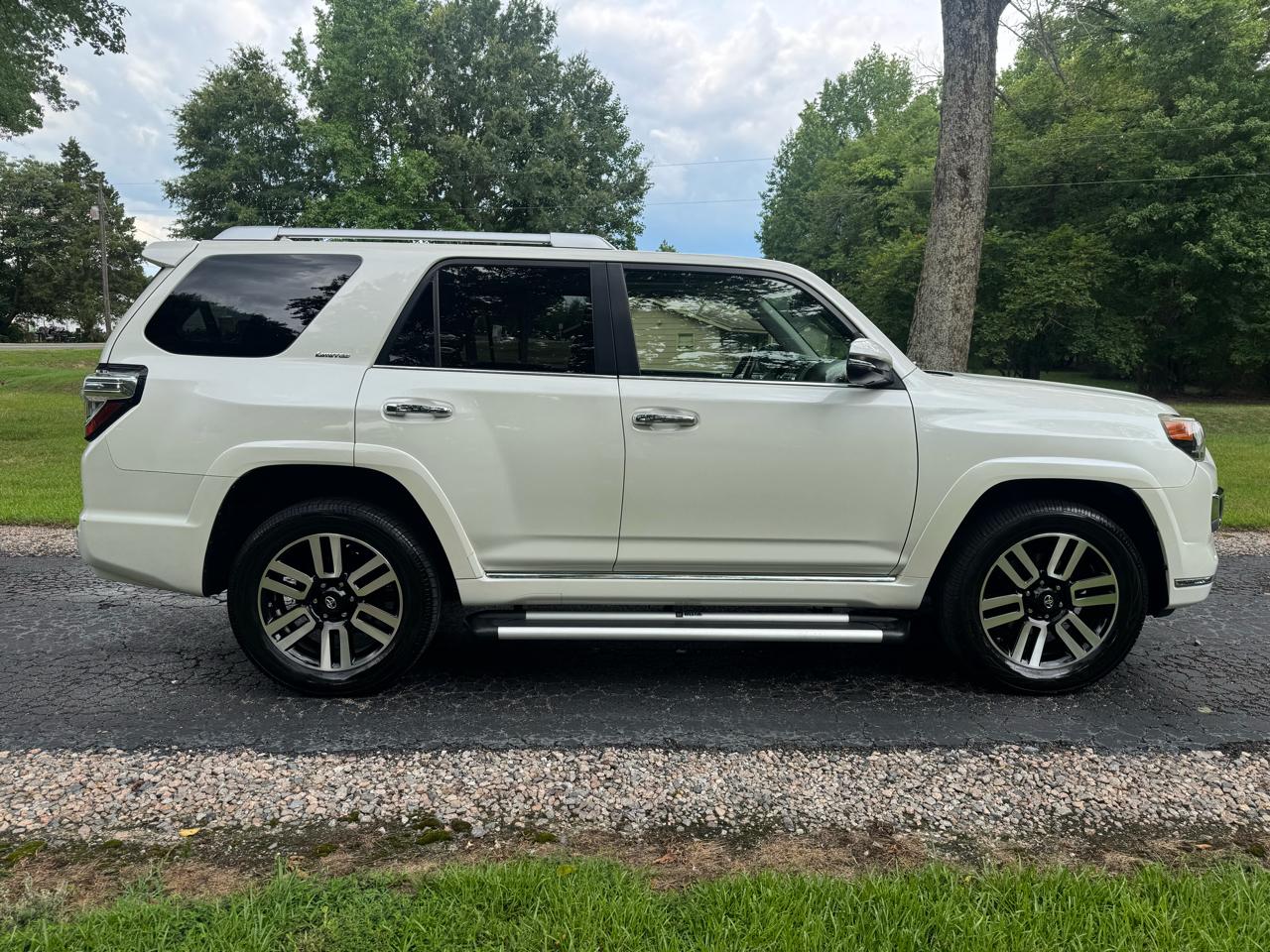 Toyota 4Runner Limited 4WD (Natl) 2017