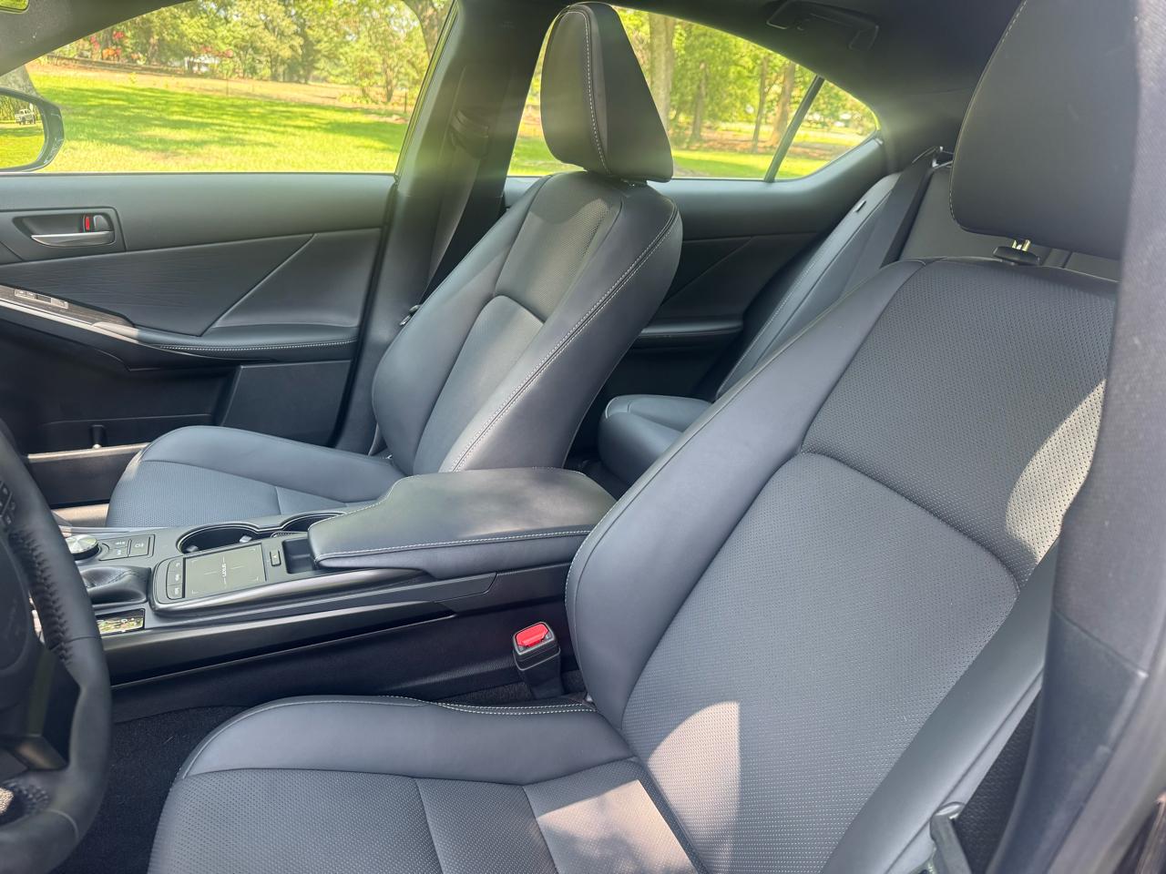 Lexus IS 300 RWD 2023