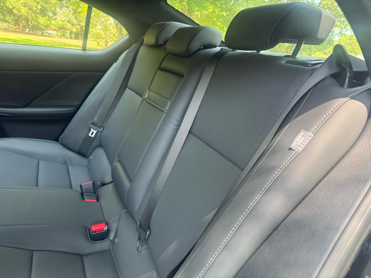 Lexus IS 300 RWD 2023