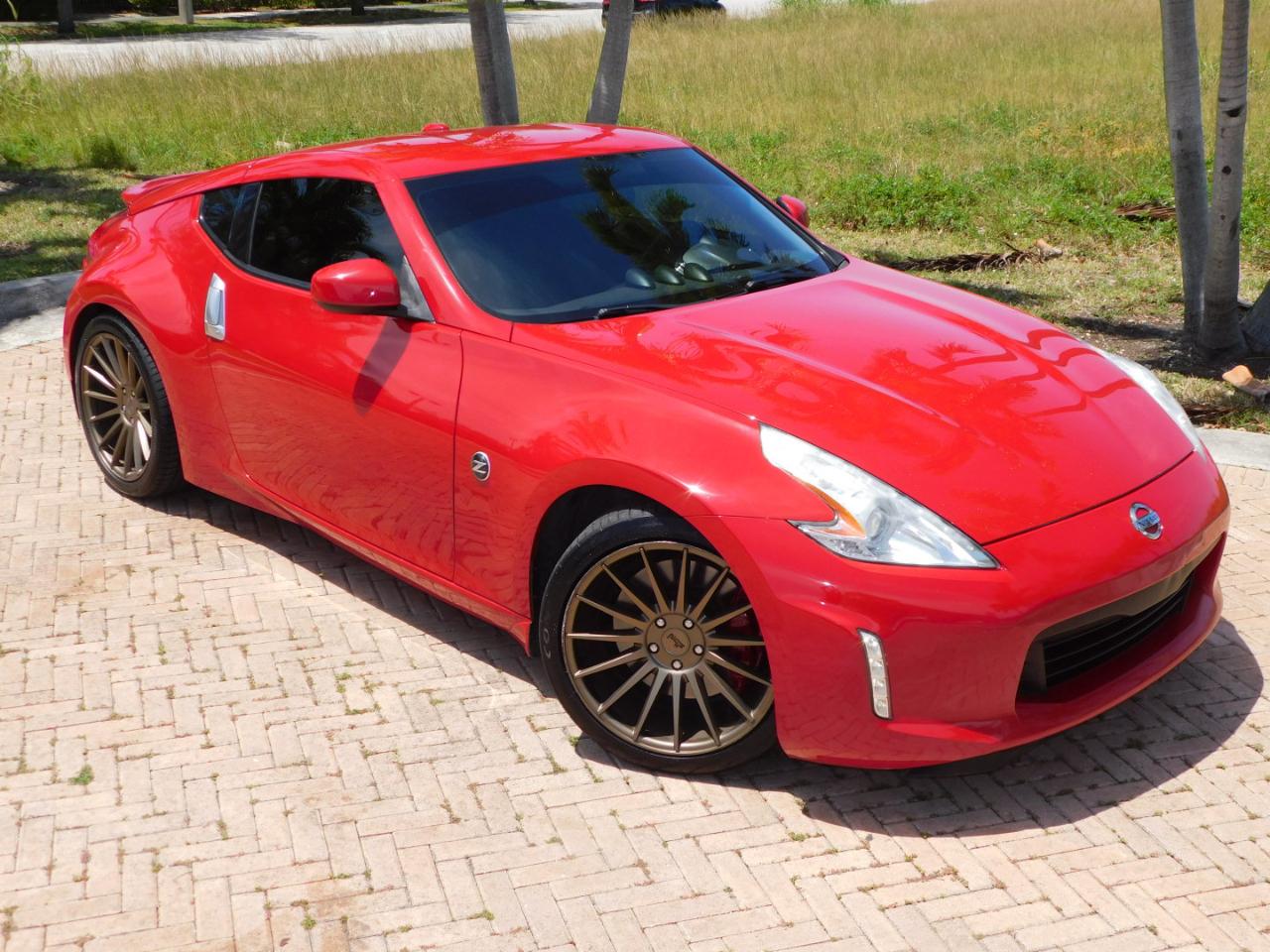 Nissan 370z coupe