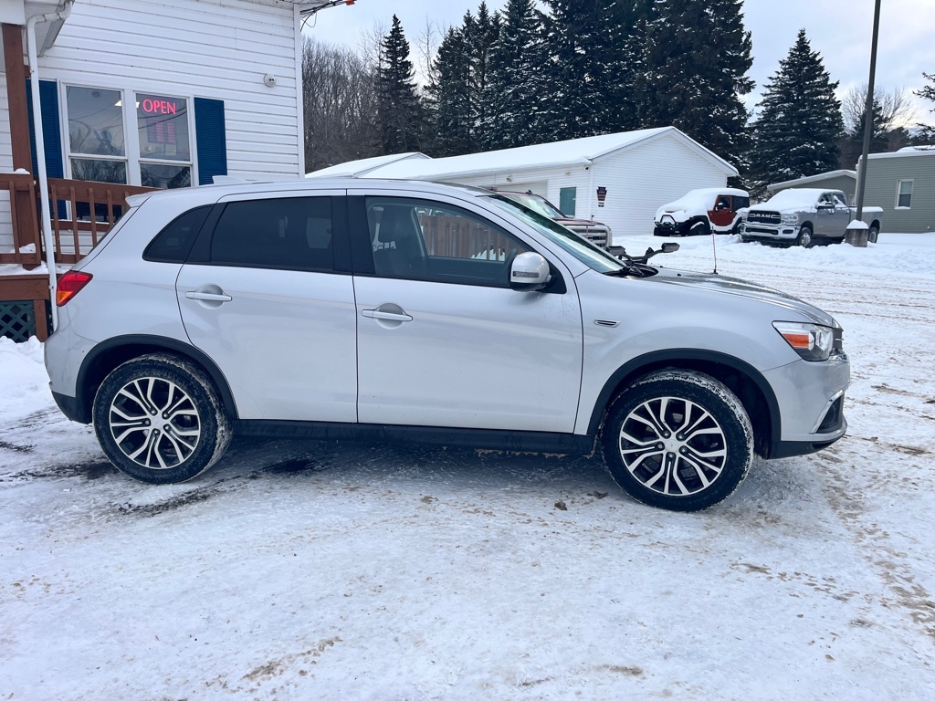 Mitsubishi Outlander Sport 2.0 ES 4WD CVT 2018