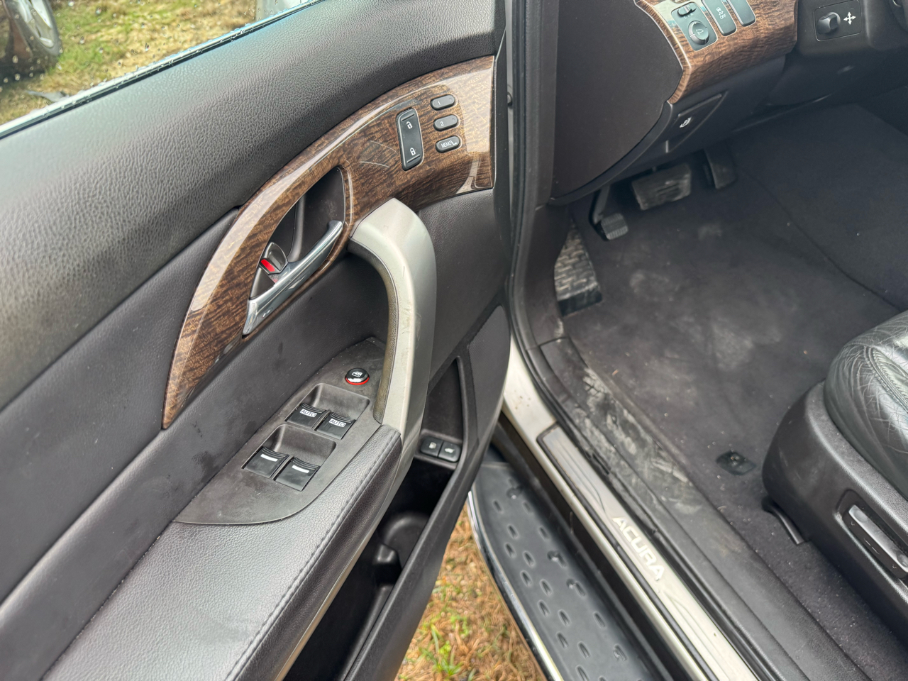 Acura MDX 6-Spd AT w/Tech Package 2011