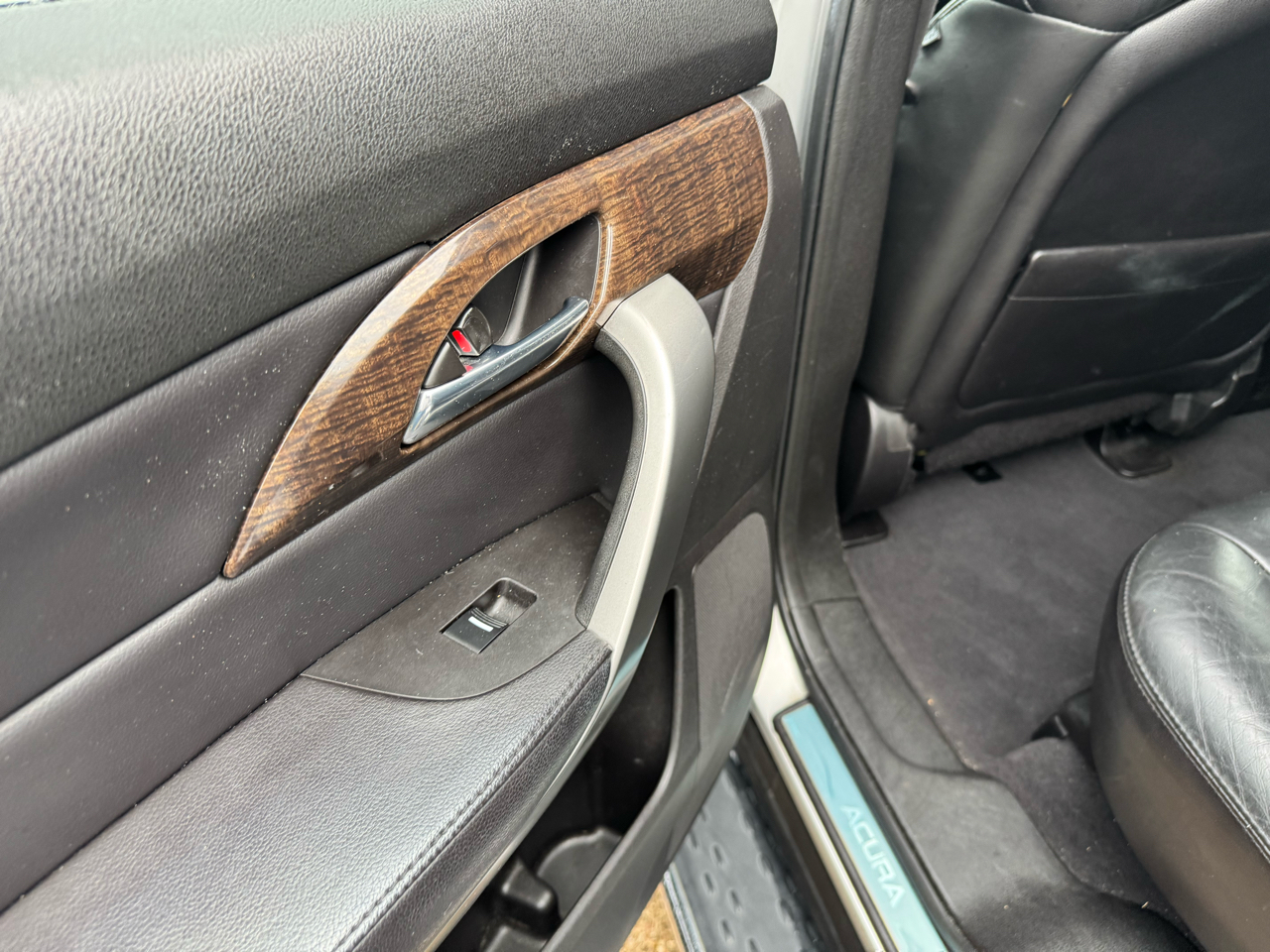 Acura MDX 6-Spd AT w/Tech Package 2011