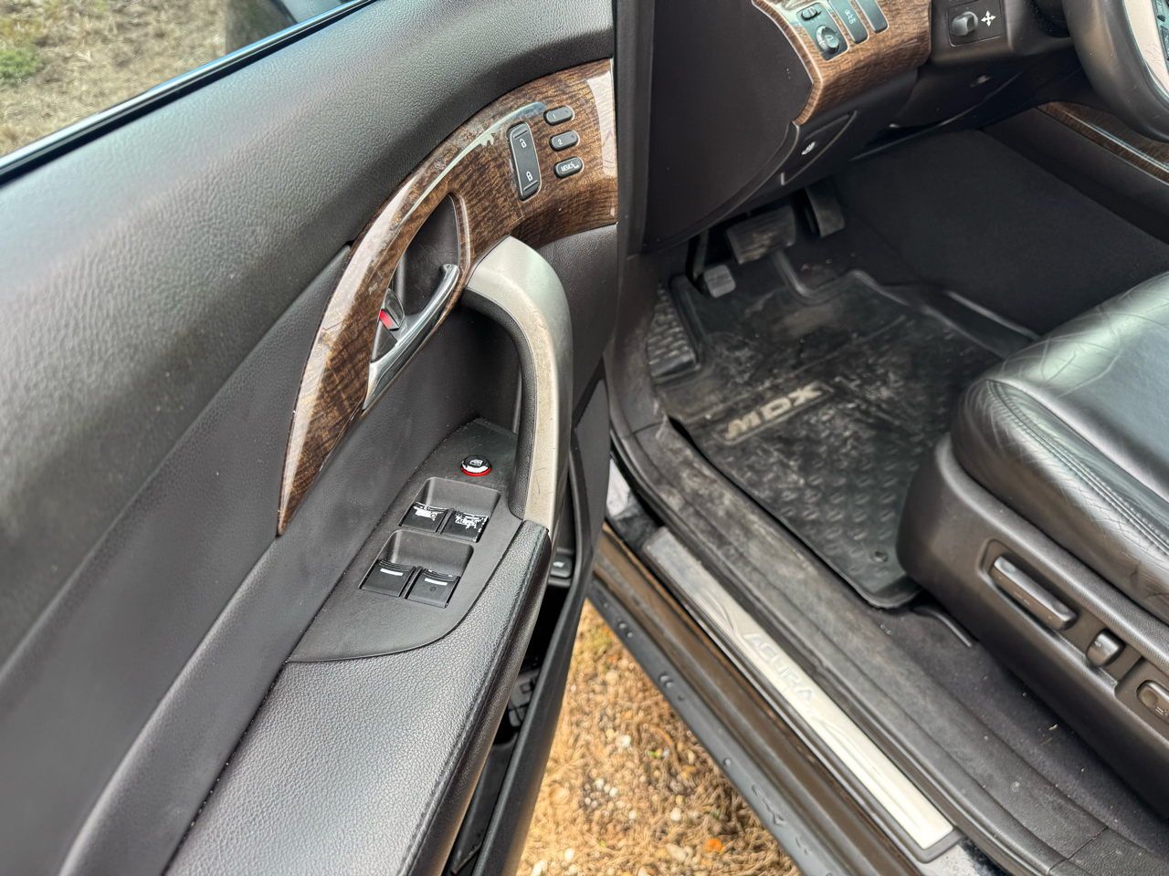 Acura MDX 6-Spd AT w/Tech Package 2011