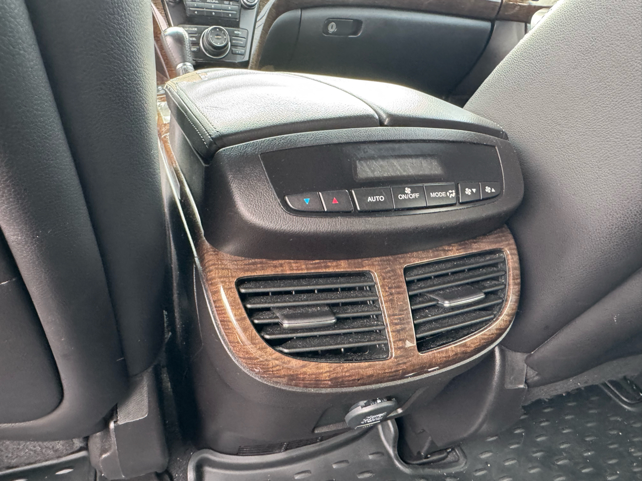 Acura MDX 6-Spd AT w/Tech Package 2011