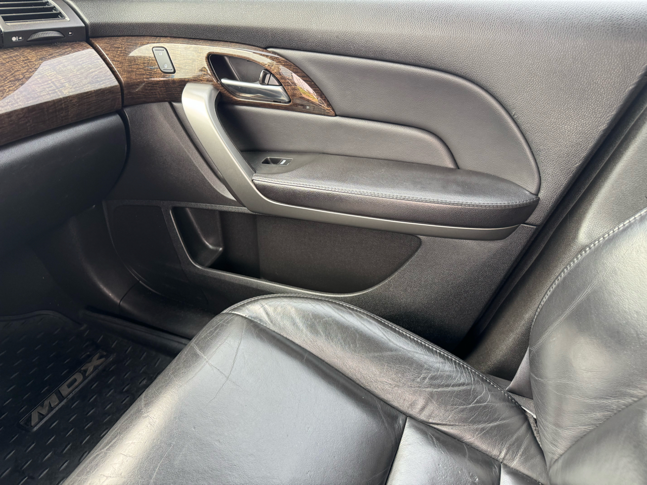 Acura MDX 6-Spd AT w/Tech Package 2011